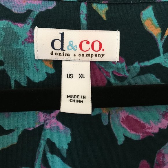 Floral, flared, 3/4 sleeve (elbow sleeve) top - Picture 2 of 2